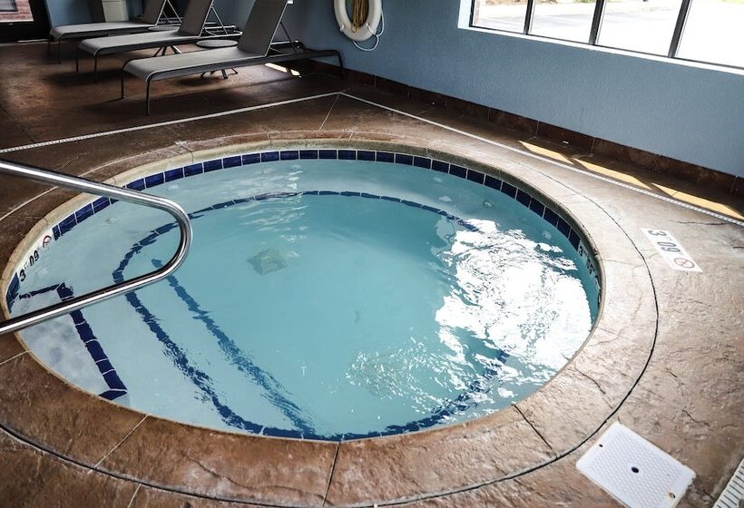 Отель Holiday Inn Express & Suites Donegal, An Ihg