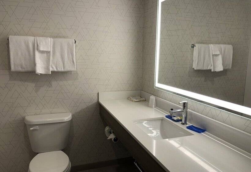 Отель Holiday Inn Express & Suites Donegal, An Ihg