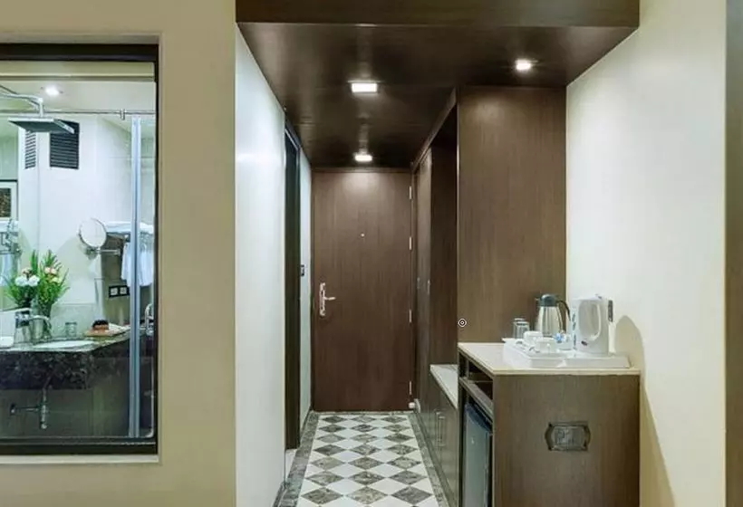 Отель Maharani Palace