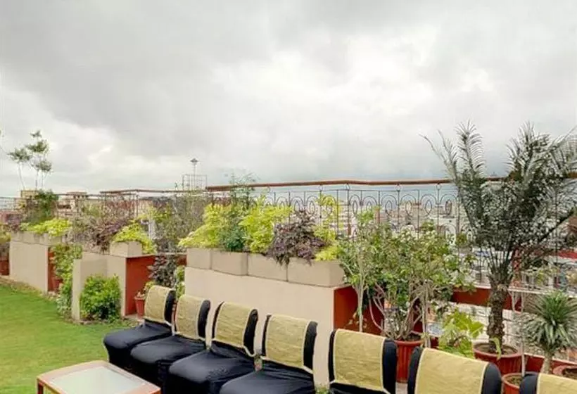 Отель Maharani Palace