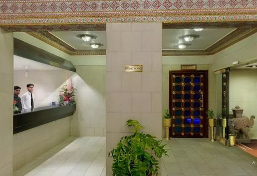 Отель Maharani Palace