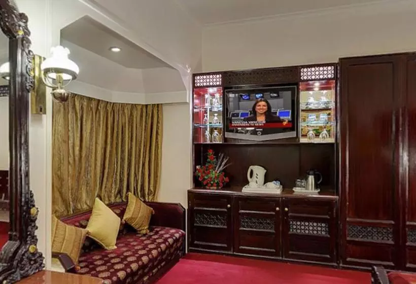 Отель Maharani Palace