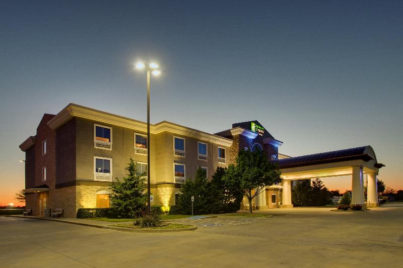 Holiday Inn Express Hotel & Suites Vernon College Area By Ihg