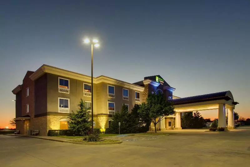 Holiday Inn Express Hotel & Suites Vernon College Area By Ihg