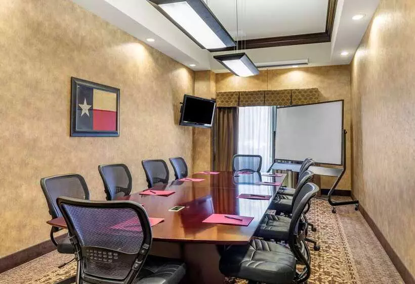 Отель Comfort Suites Frisco