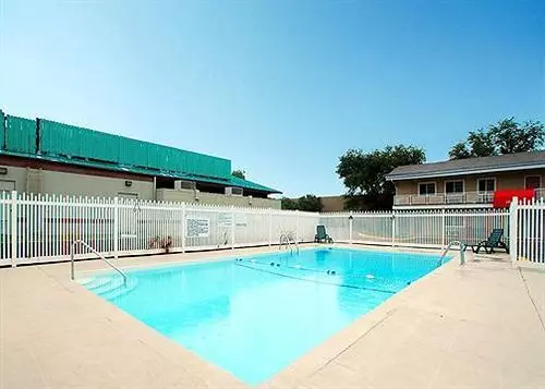 호텔 Rodeway Inn West Dodge