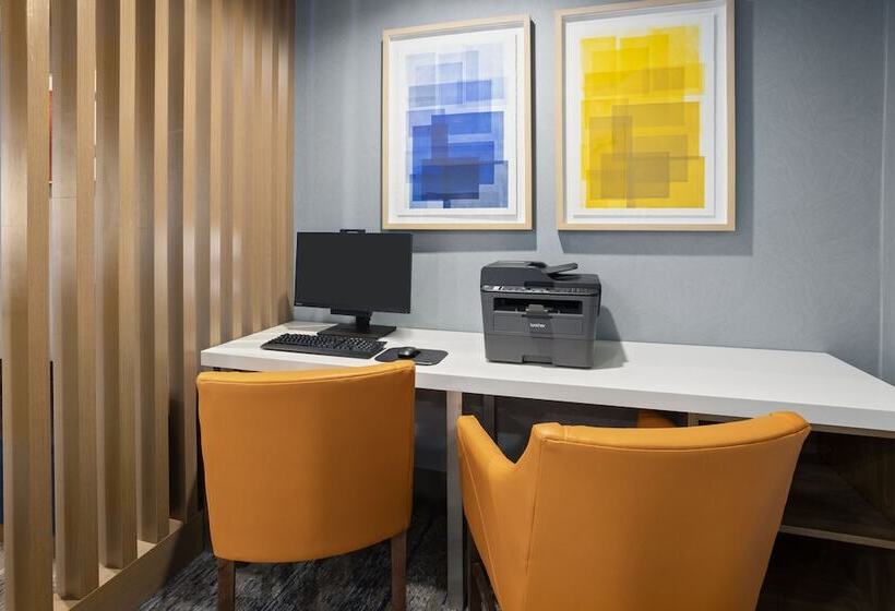 Holiday Inn Express Hotel & Suites Brattleboro, An Ihg