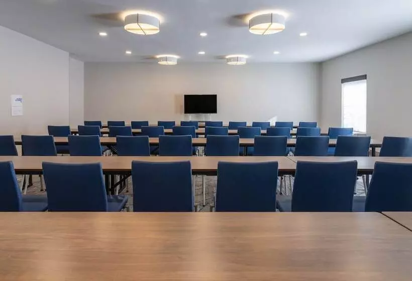 Holiday Inn Express Hotel & Suites Brattleboro, An Ihg