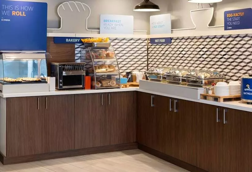 Holiday Inn Express Hotel & Suites Brattleboro, An Ihg