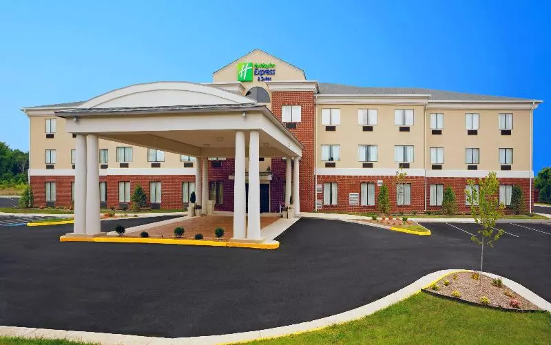 Holiday Inn Express Hotel & Suites Thornburg S. Fredericksburg, An Ihg