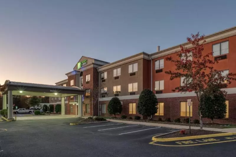 Holiday Inn Express Hotel & Suites Thornburg S. Fredericksburg, An Ihg
