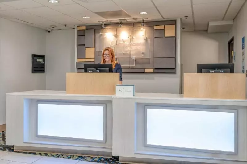 Holiday Inn Express Hotel & Suites Thornburg S. Fredericksburg, An Ihg