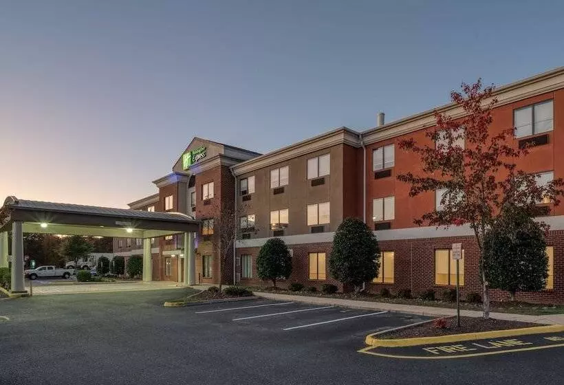 Holiday Inn Express Hotel & Suites Thornburg S. Fredericksburg, An Ihg