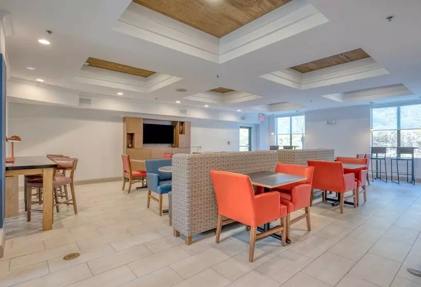 Holiday Inn Express Hotel & Suites Thornburg S. Fredericksburg, An Ihg