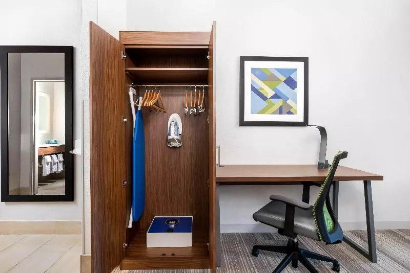 Holiday Inn Express Hotel And Suites Conroe, An Ihg