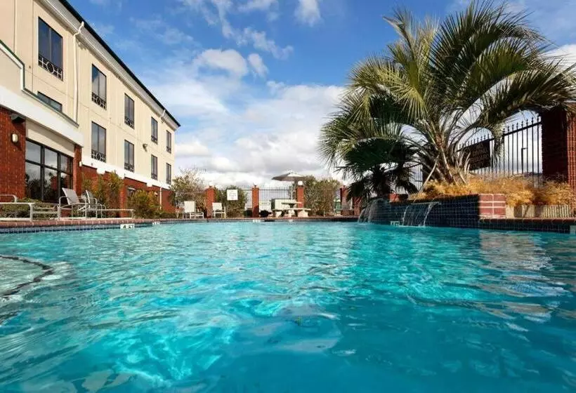 فندق Holiday Inn Express Crockett By Ihg