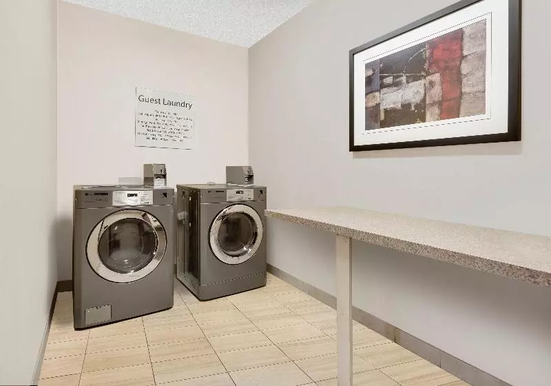 Отель Holiday Inn Express & Suites   Denton North, An Ihg