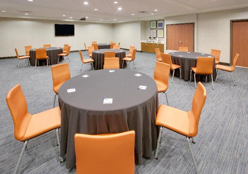 فندق Holiday Inn Express & Suites   Denton North, An Ihg