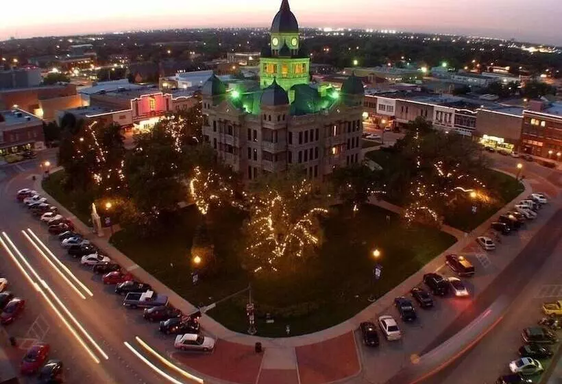 Отель Holiday Inn Express & Suites   Denton North, An Ihg