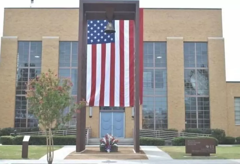 Отель Holiday Inn Express & Suites   Denton North, An Ihg