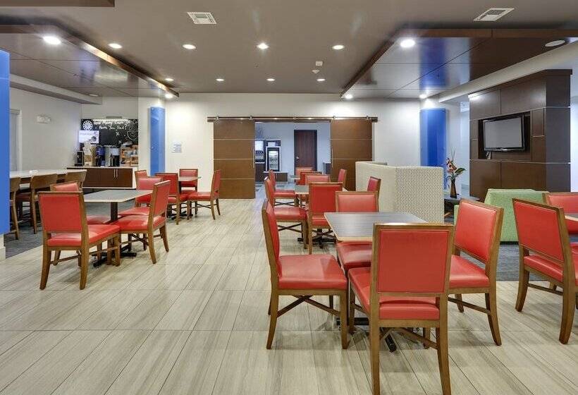 فندق Holiday Inn Express & Suites   Denton North, An Ihg