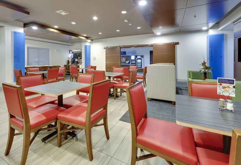 فندق Holiday Inn Express & Suites   Denton North, An Ihg