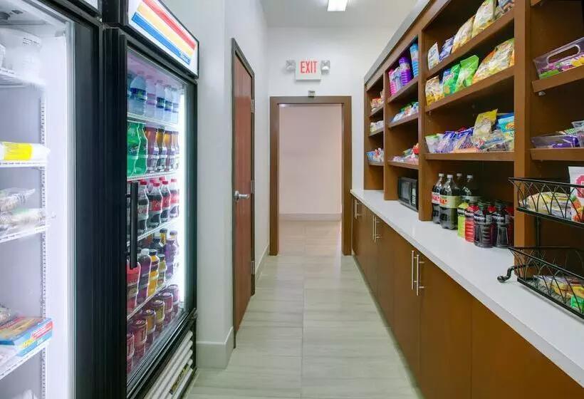 Отель Holiday Inn Express & Suites   Denton North, An Ihg