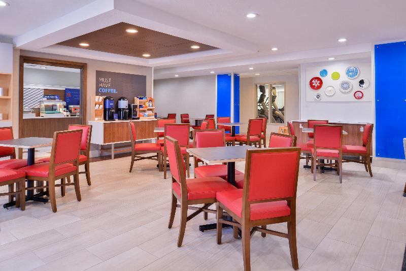 فندق Holiday Inn Express & Suites Selma, An Ihg