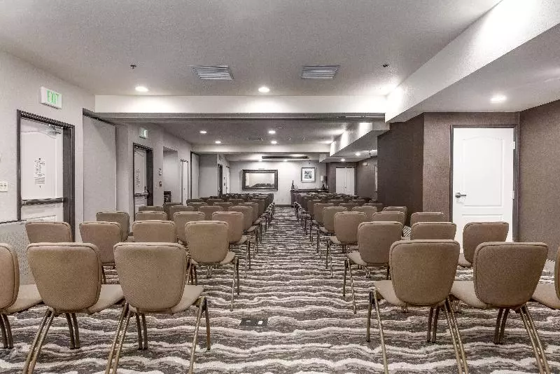 Отель Holiday Inn Express West Valley City, An Ihg