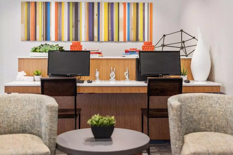 Отель Holiday Inn Express West Valley City, An Ihg