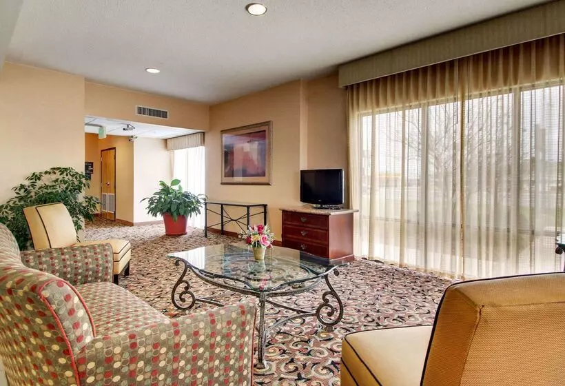 酒店 Quality Inn & Suites