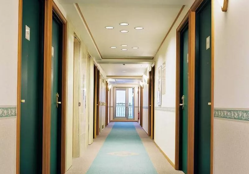 Otel Toyoko Inn Kanazawa Kenrokuen Korinbo