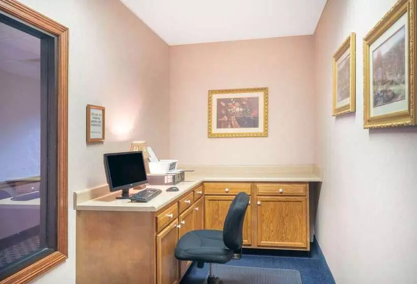 ホテル Baymont By Wyndham Albany