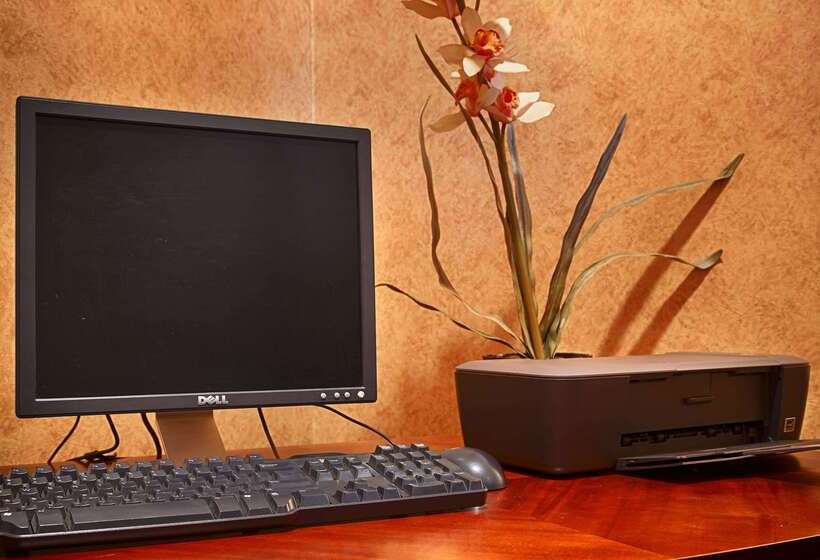 فندق Best Western Inn & Suites   Henrietta