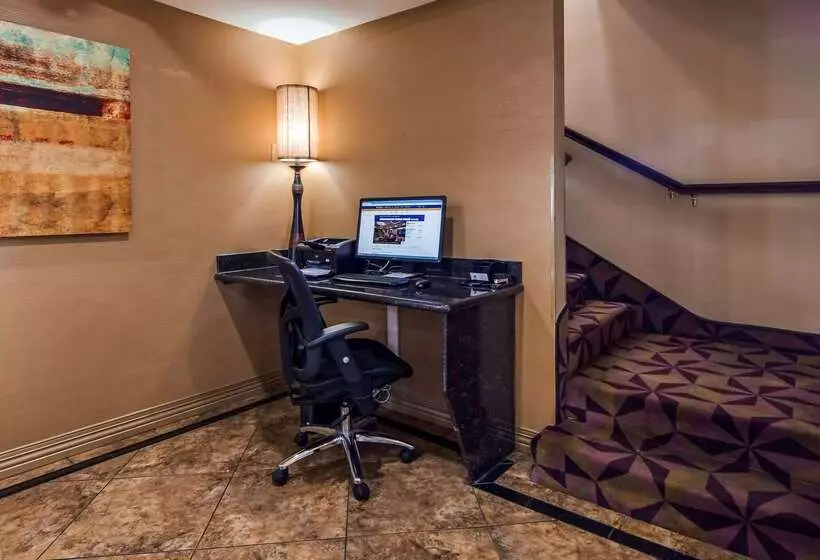 هتل Best Western Manhattan Inn