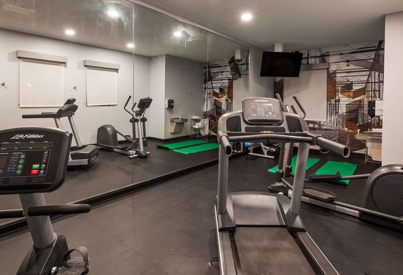 فندق Best Western Plus New Cumberland