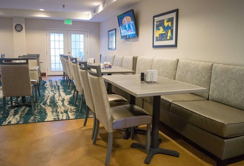 فندق Best Western Plus Waynesboro