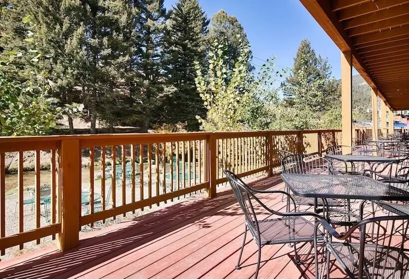 בית מלון כפרי Best Western Rivers Edge