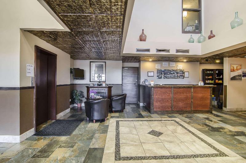 هتل Econo Lodge Lloydminster