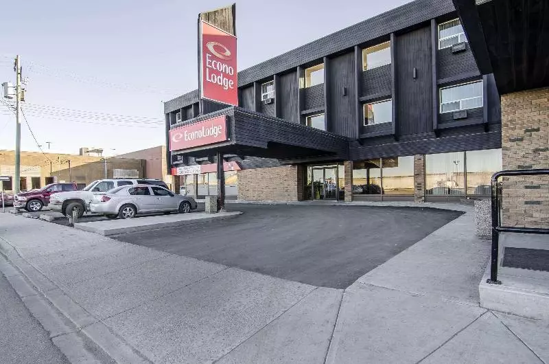 Отель Econo Lodge  Lloydminster