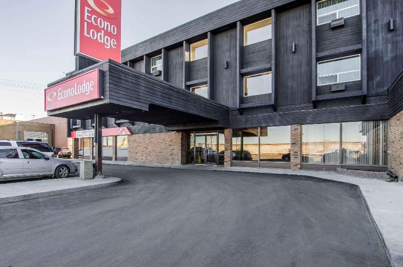 هتل Econo Lodge Lloydminster