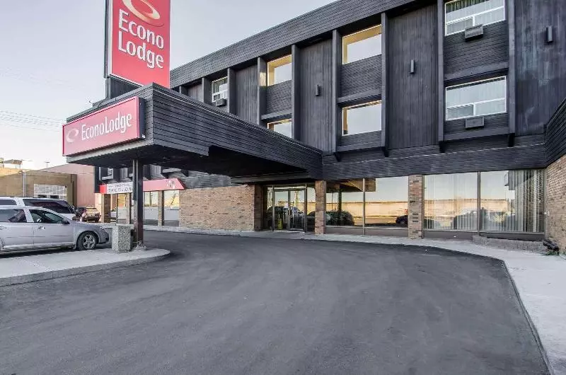 Отель Econo Lodge  Lloydminster