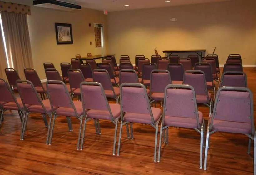 فندق Countryside Inn And Suites