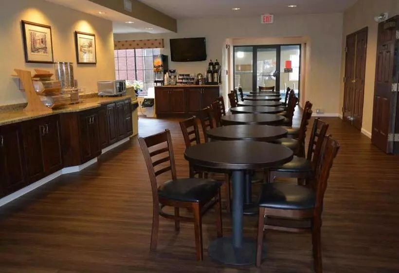 فندق Countryside Inn And Suites