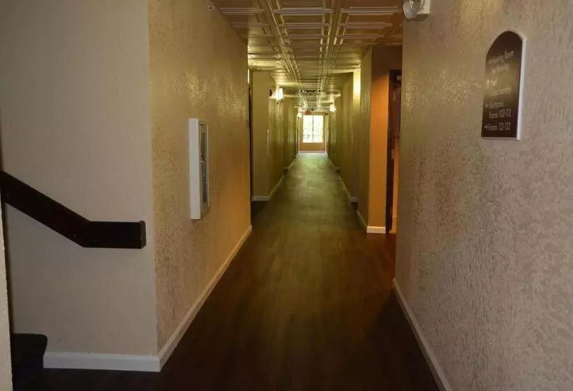 فندق Countryside Inn And Suites