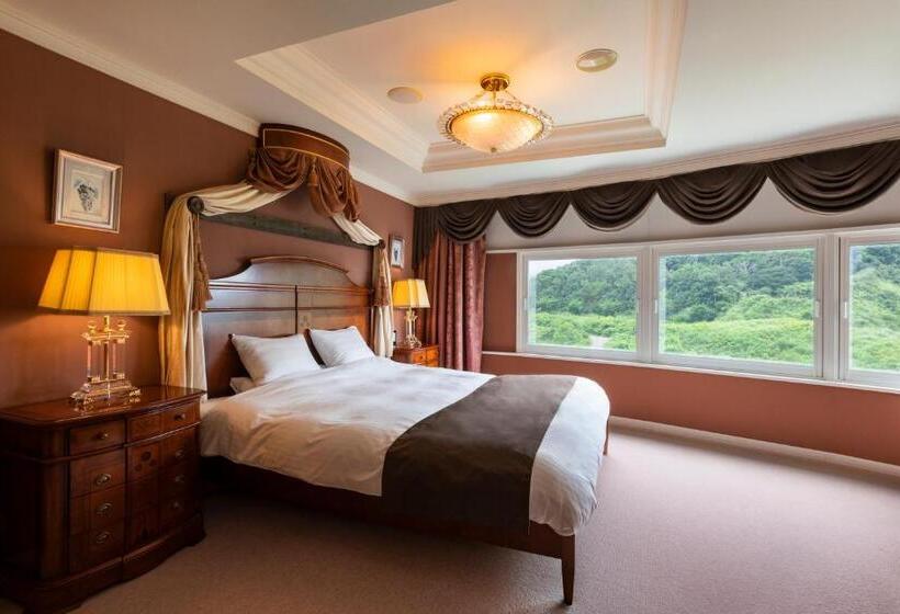 בית מלון כפרי Neuschloss Otaru