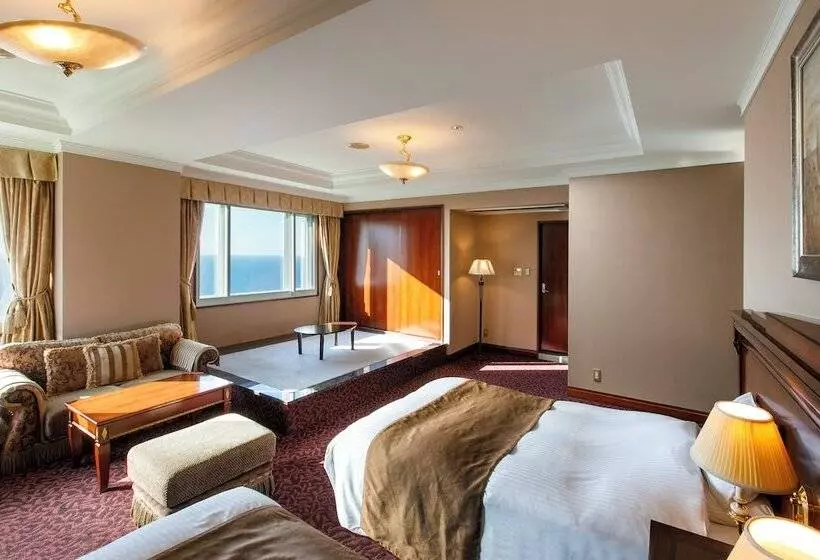 בית מלון כפרי Neuschloss Otaru