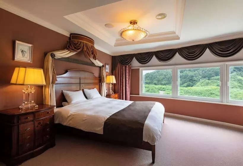 בית מלון כפרי Neuschloss Otaru