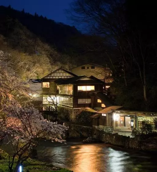 בית מלון כפרי Osawa Onsen Sansuikaku