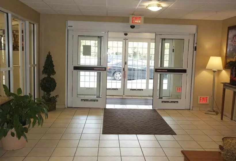 Отель Candlewood Suites Bordentown Trenton, An Ihg